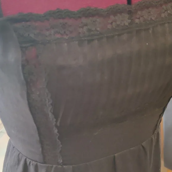 Elegant Black Women's Dress - Picture 5 of 6